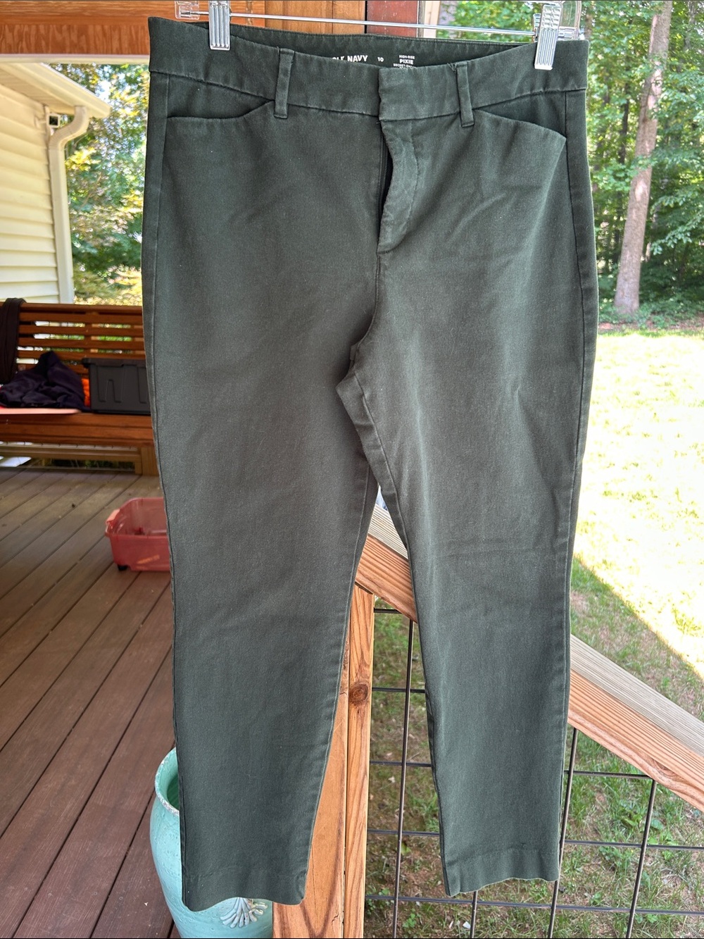Old Navy Women’s Dark Green Pixie Pants